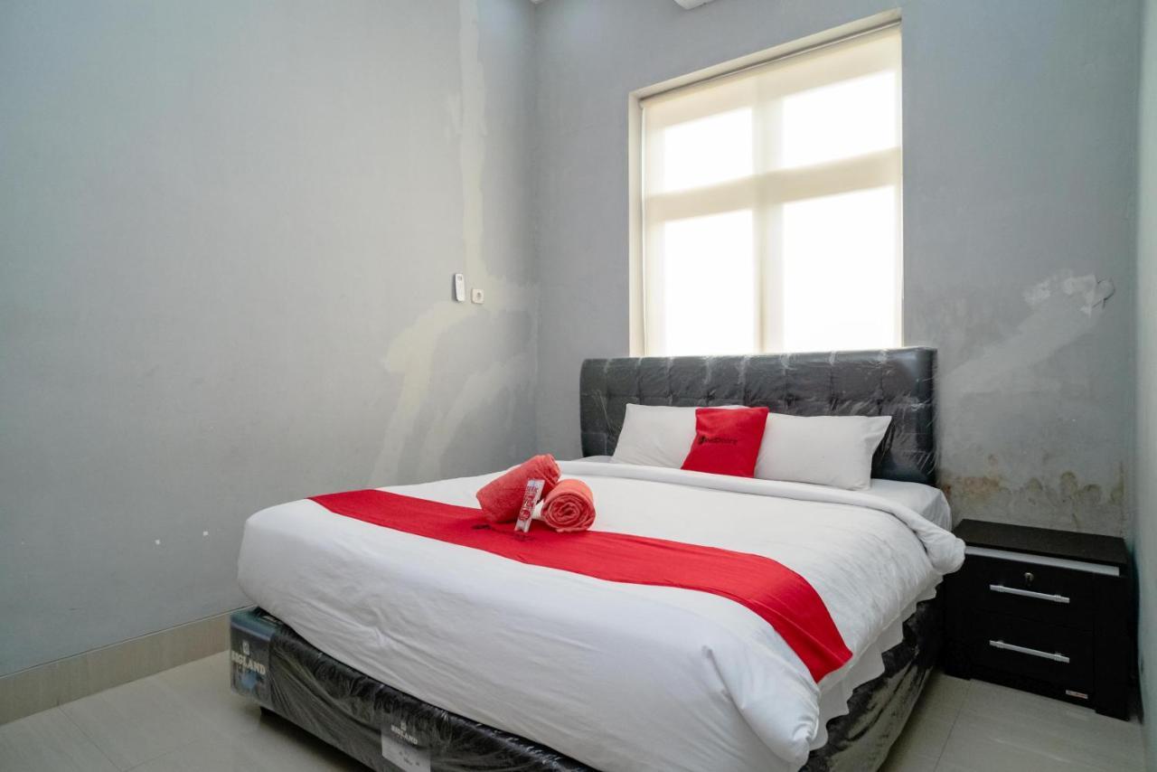 Reddoorz @ Jalan Pendidikan Mataram Tanjungkarang Екстериор снимка