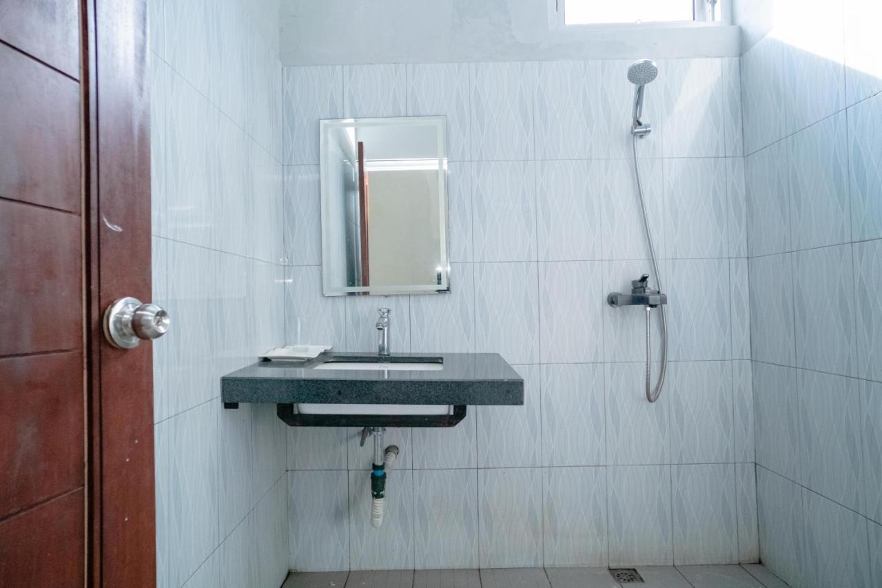 Reddoorz @ Jalan Pendidikan Mataram Tanjungkarang Екстериор снимка