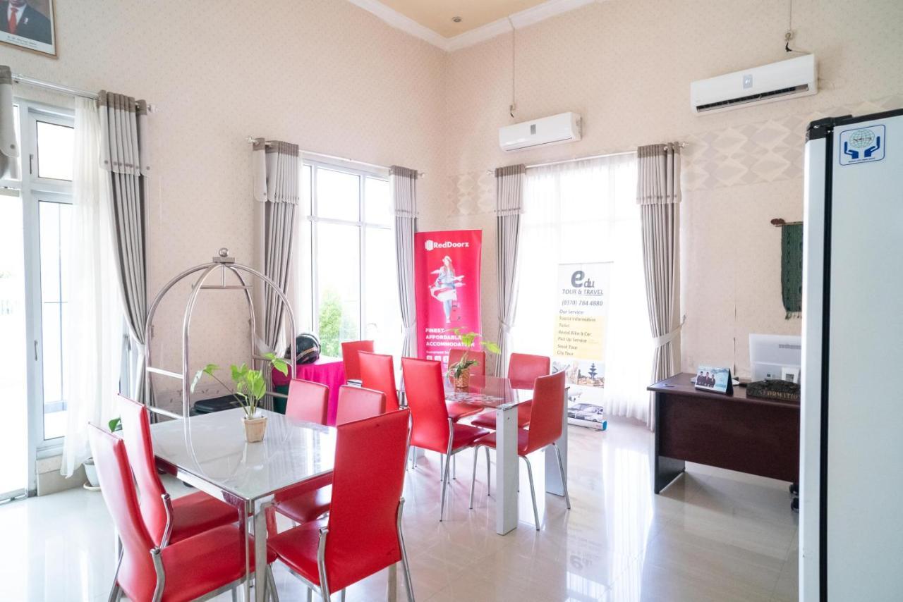 Reddoorz @ Jalan Pendidikan Mataram Tanjungkarang Екстериор снимка